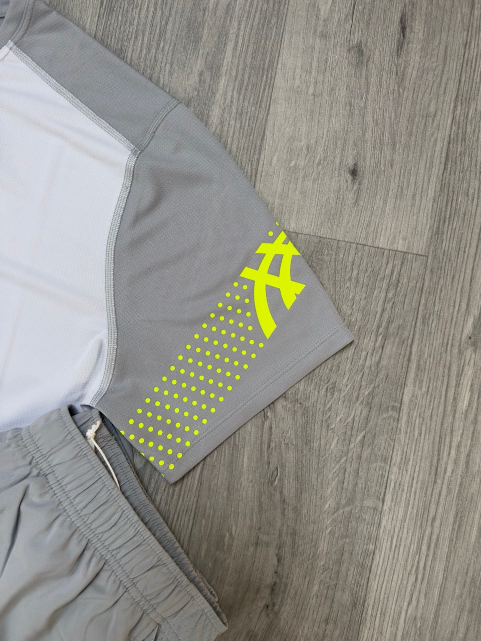 ASICS Icon Short Set – Neon