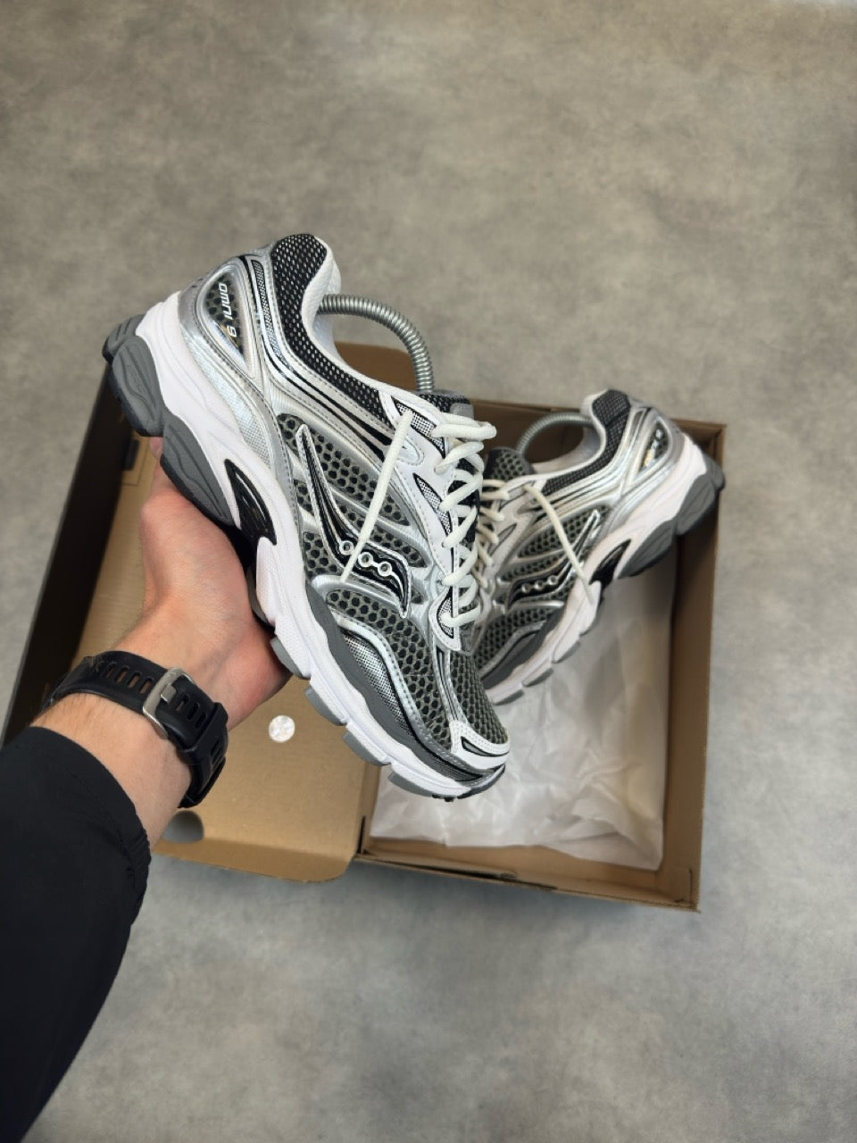 Saucony Progrid Omni 9 – Silver