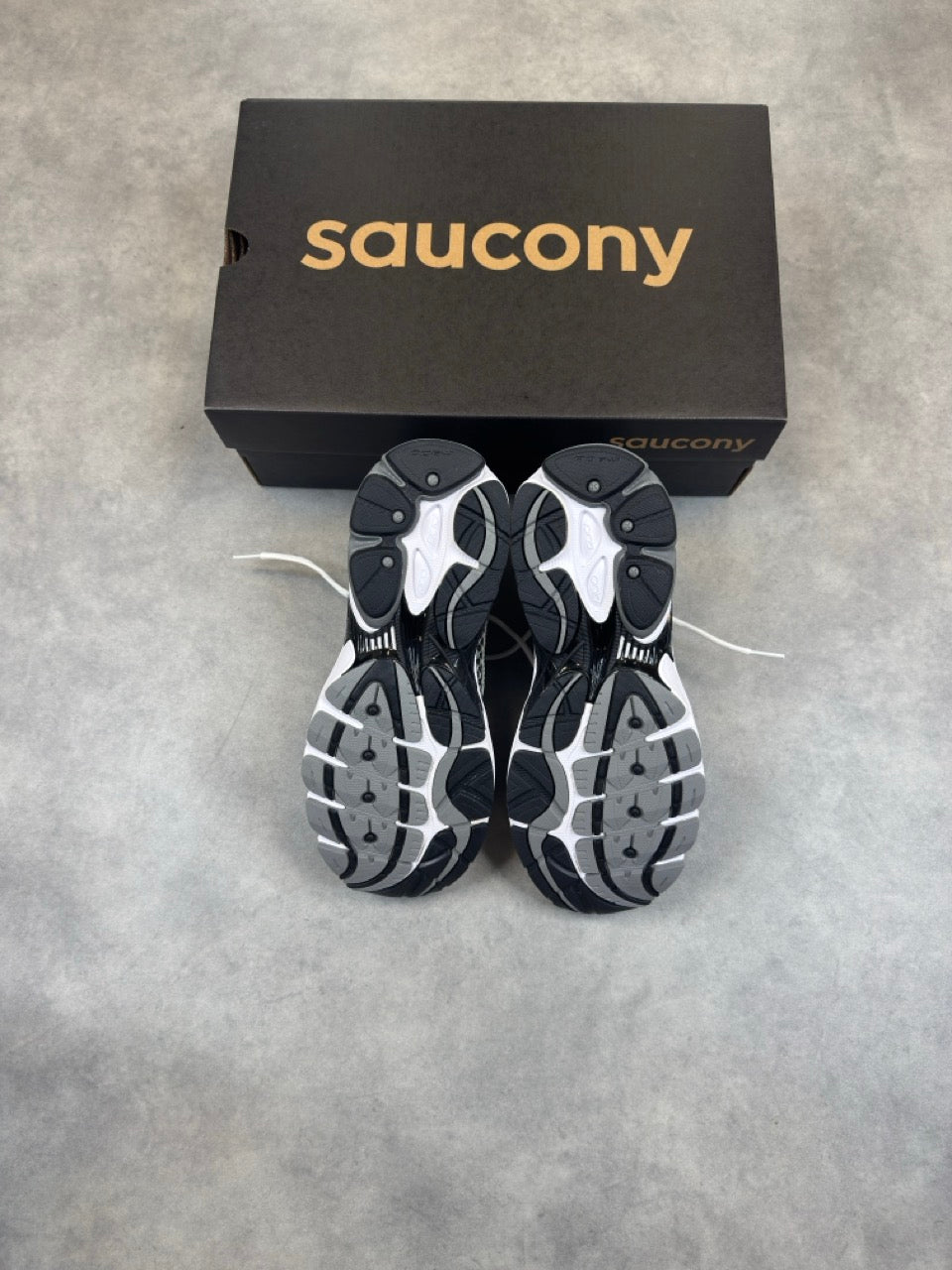 Saucony Progrid Omni 9 – Silver