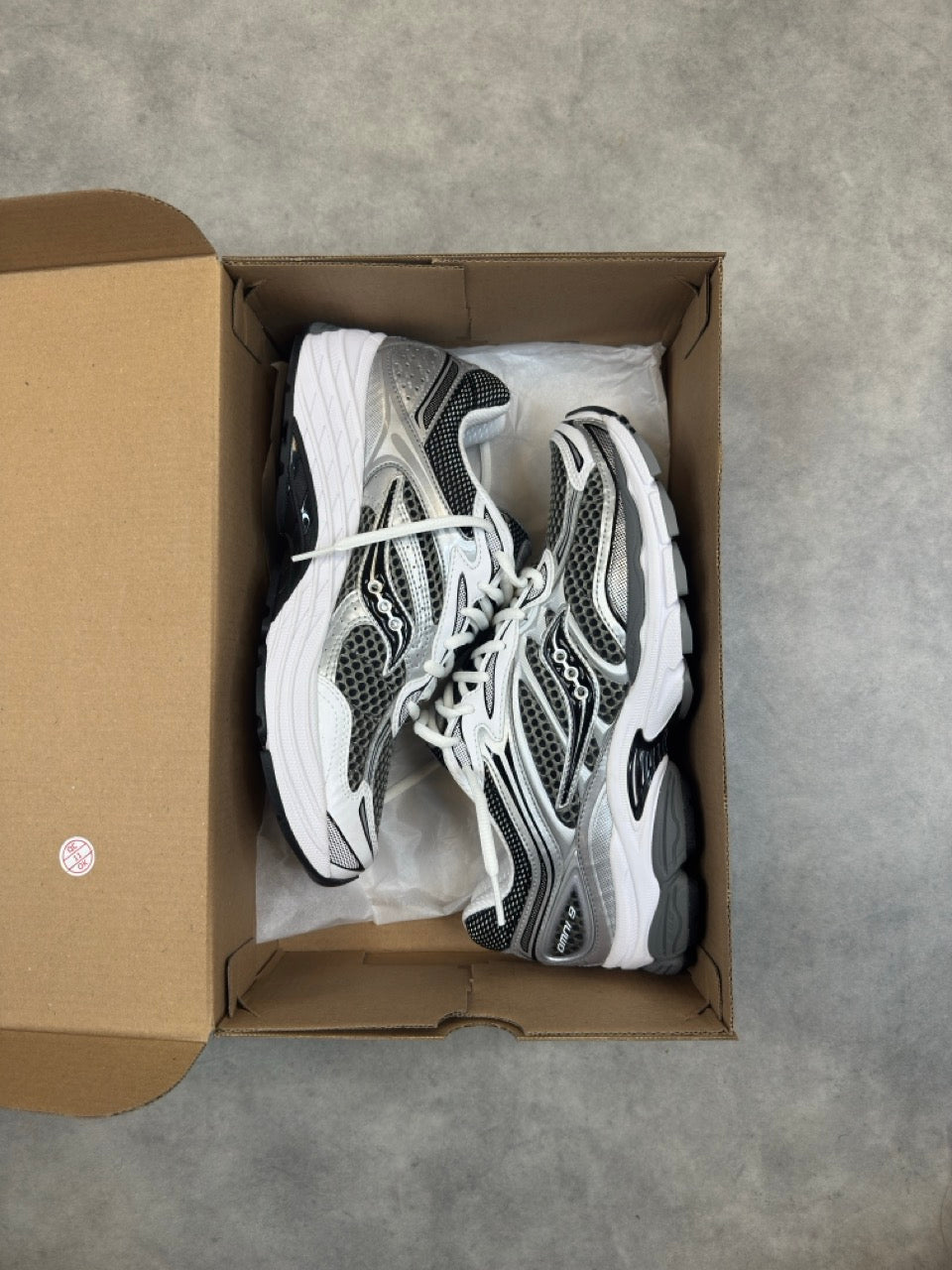 Saucony Progrid Omni 9 – Silver
